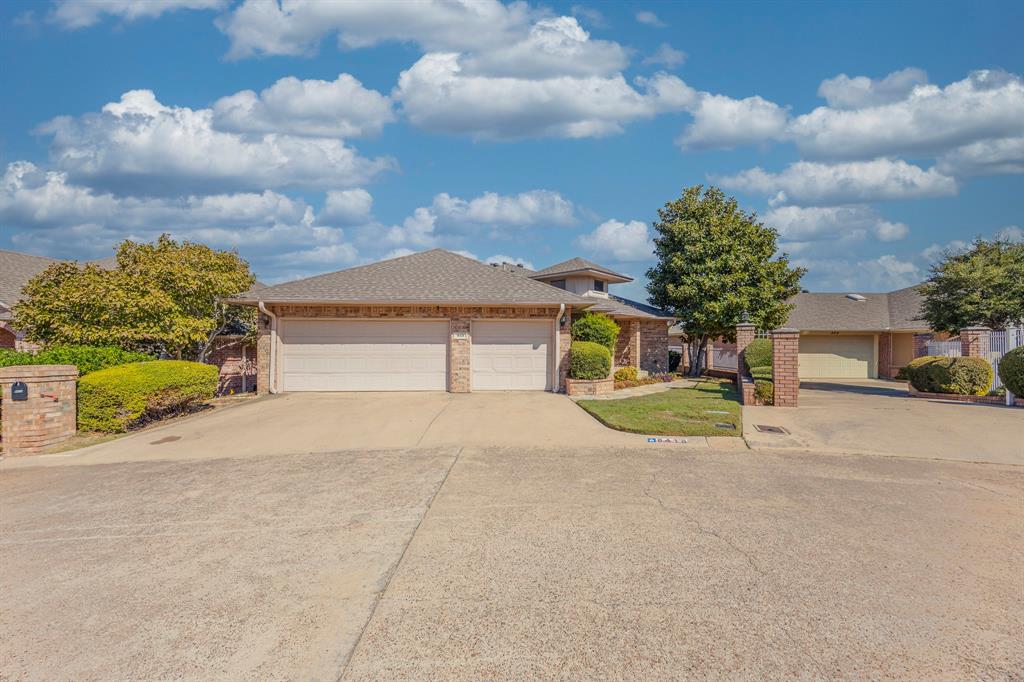 8418 Golf Club Circle Property Photo 3