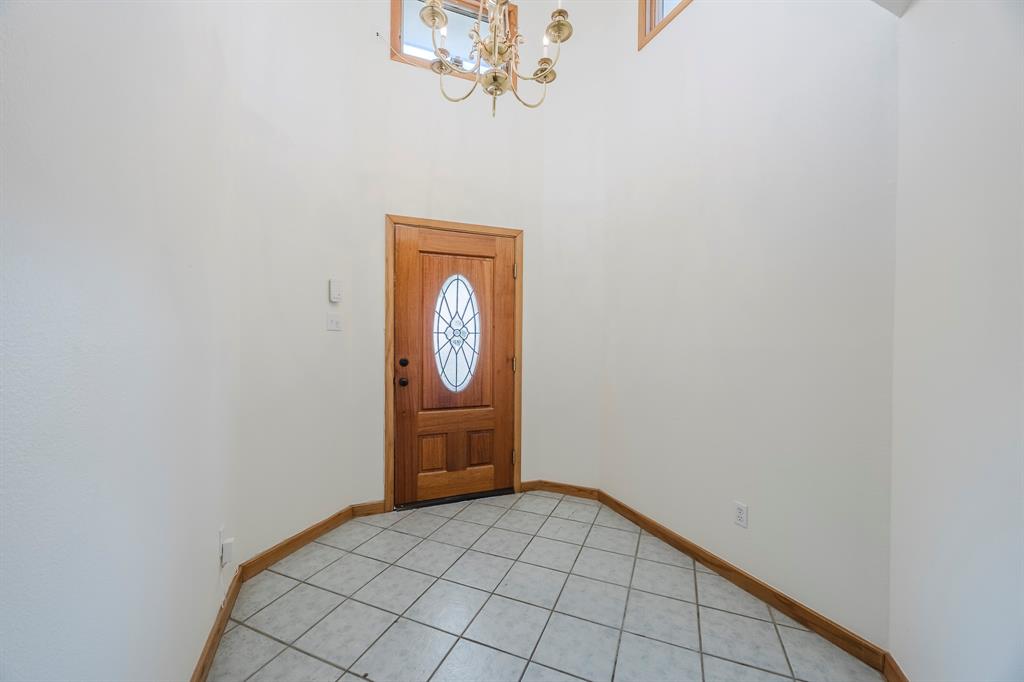 8418 Golf Club Circle Property Photo 4