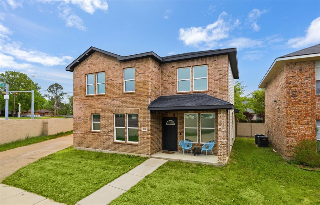 100 Newport Place Property Photo 1