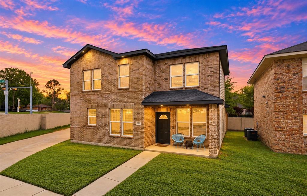 100 Newport Place Property Photo 1