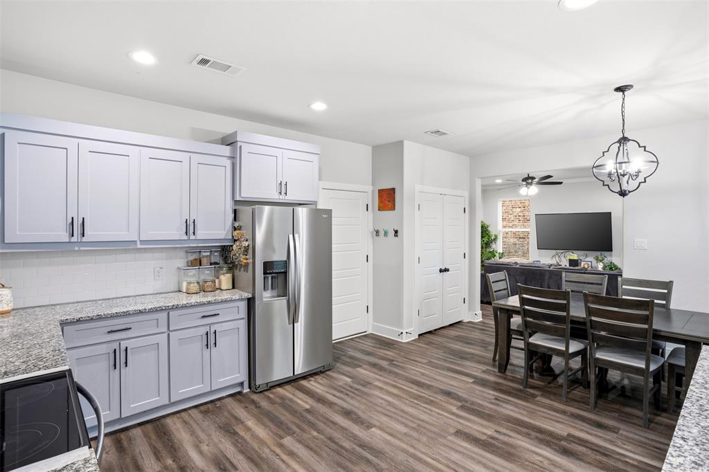 100 Newport Place Property Photo 13