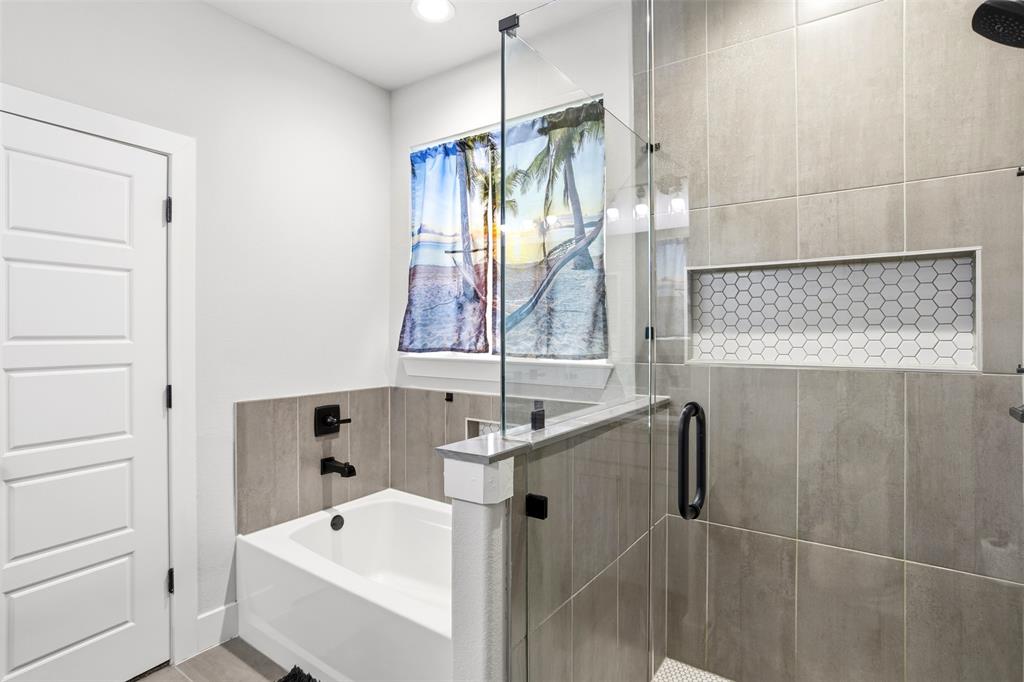 100 Newport Place Property Photo 26