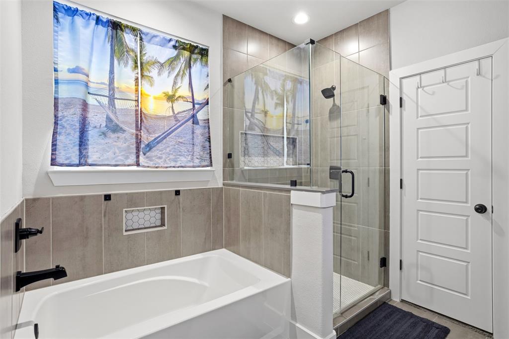 100 Newport Place Property Photo 27