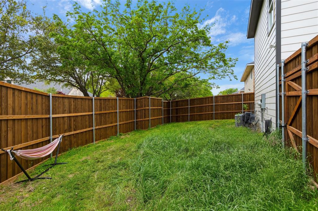 100 Newport Place Property Photo 28