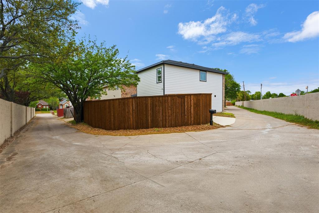 100 Newport Place Property Photo 29