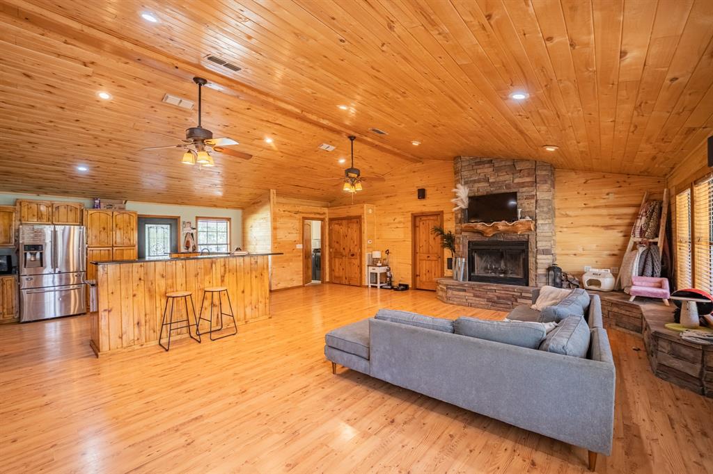 220 County Road 4577 Property Photo 6