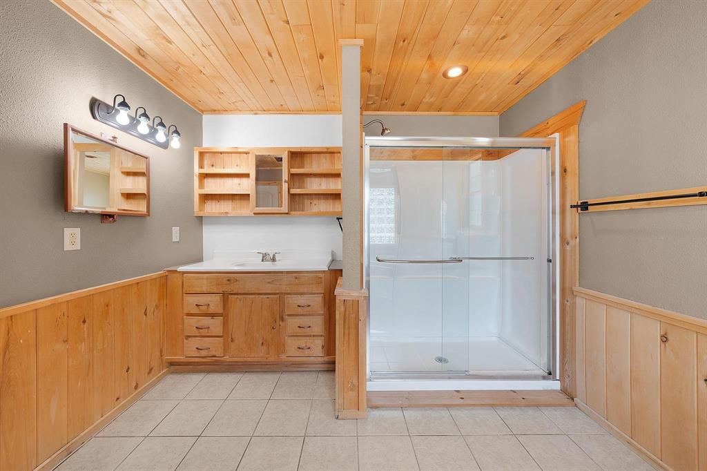 220 County Road 4577 Property Photo 17