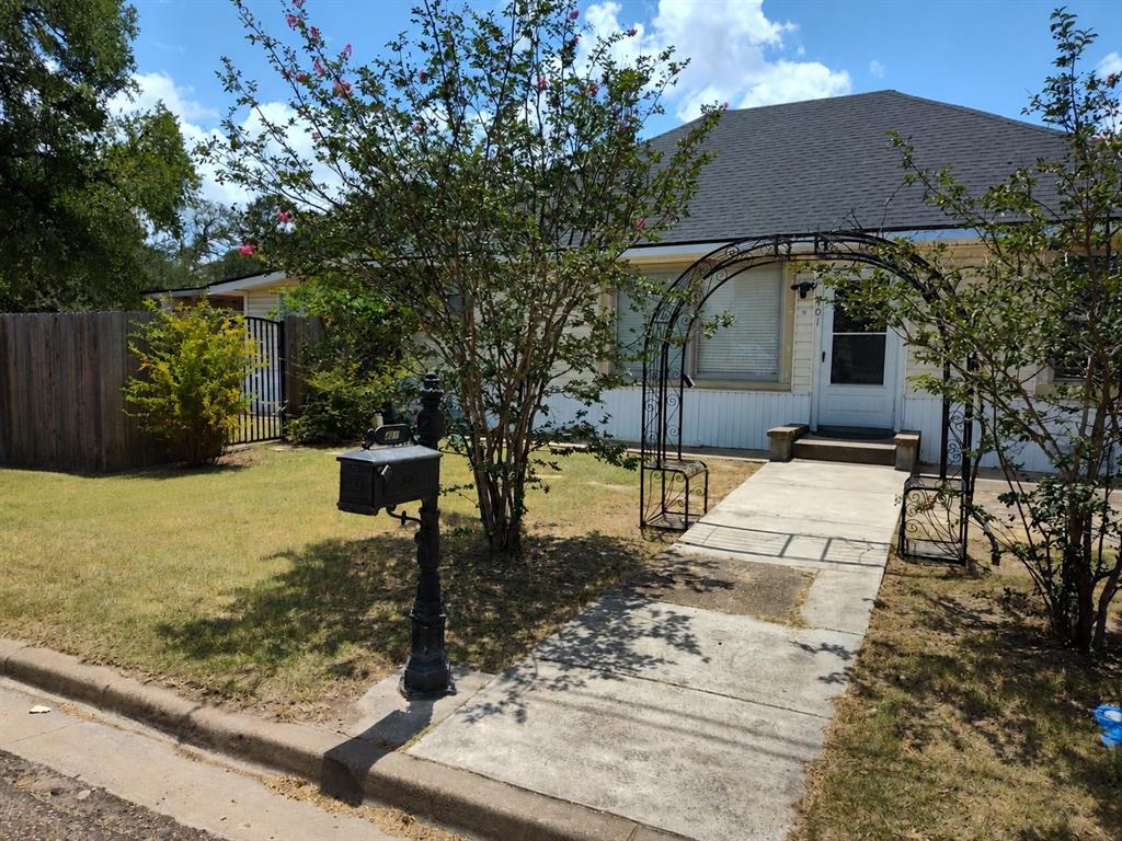 401 Powers Street Property Photo 1