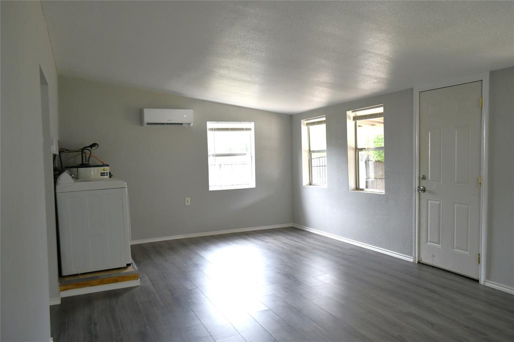 401 Powers Street Property Photo 13