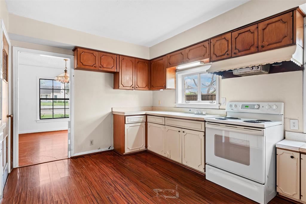 101 W Park Row Drive Property Photo 6