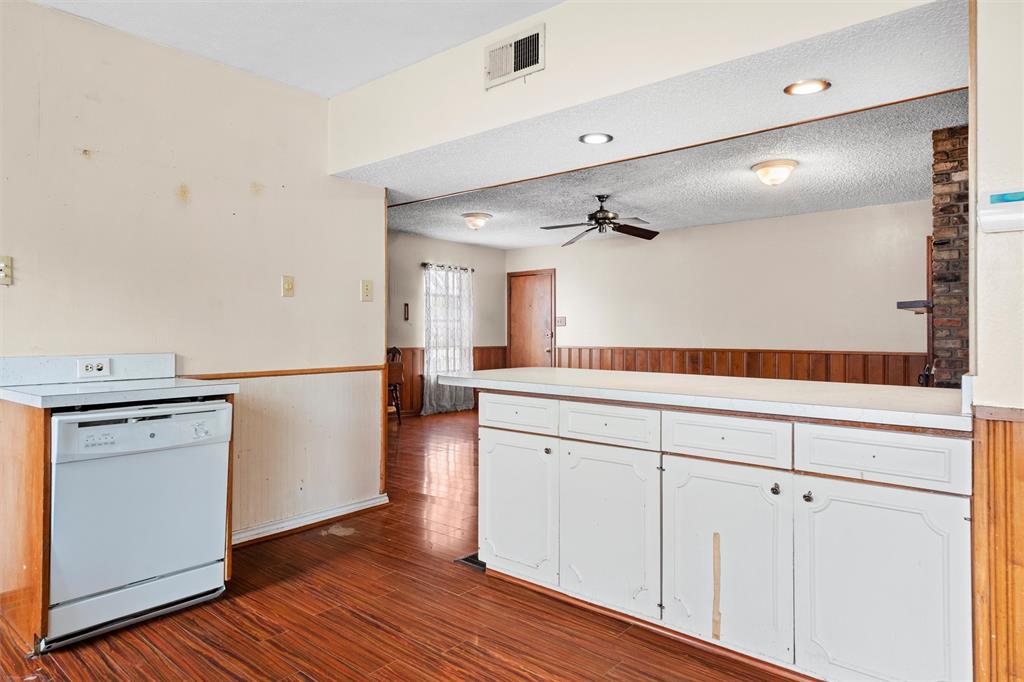 101 W Park Row Drive Property Photo 8