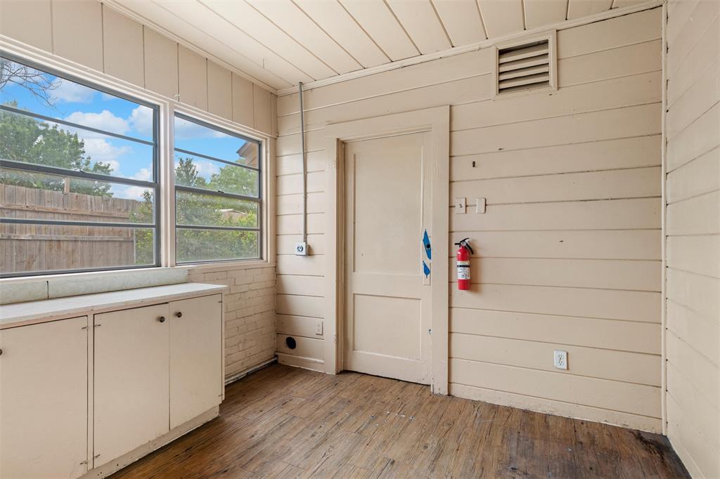 101 W Park Row Drive Property Photo 10