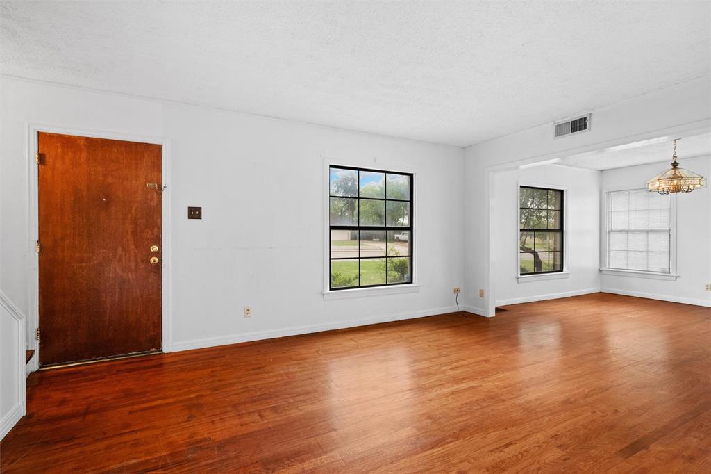 101 W Park Row Drive Property Photo 14