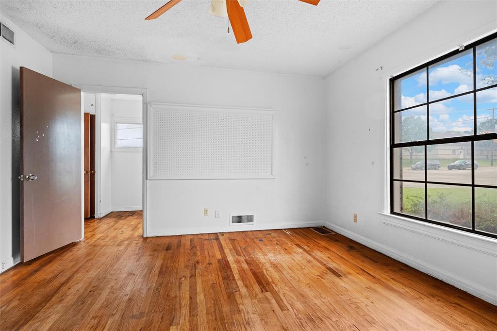 101 W Park Row Drive Property Photo 19