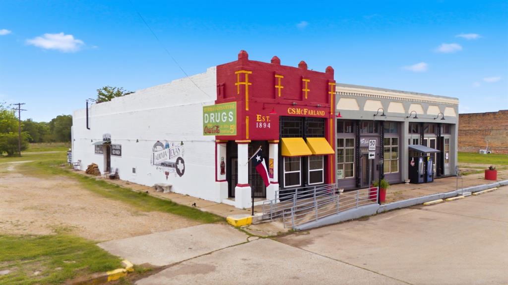 2 S Plaza Street Property Photo 2