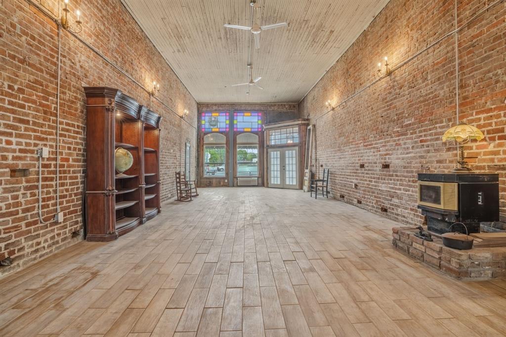 2 S Plaza Street Property Photo 10