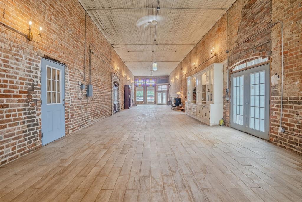 2 S Plaza Street Property Photo 13