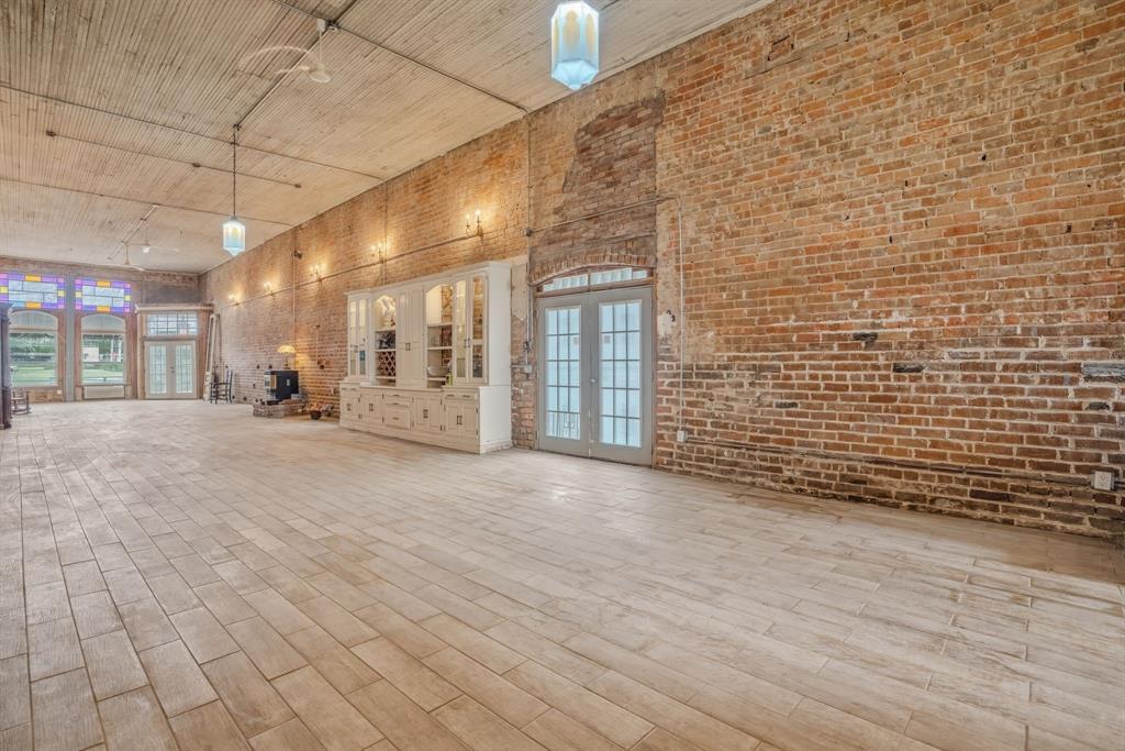 2 S Plaza Street Property Photo 23