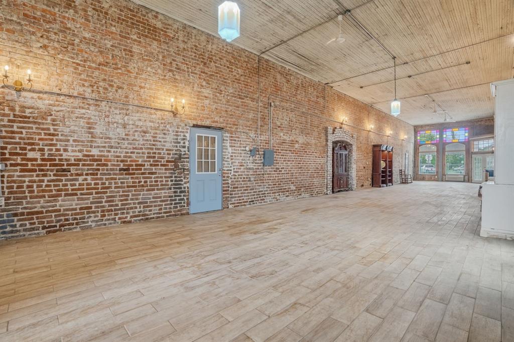 2 S Plaza Street Property Photo 24