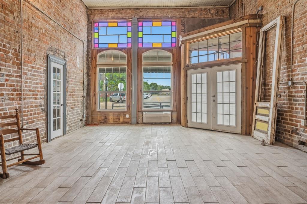 2 S Plaza Street Property Photo 25