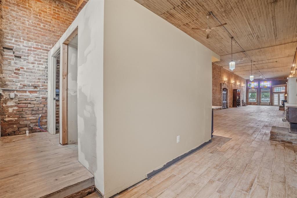 2 S Plaza Street Property Photo 26