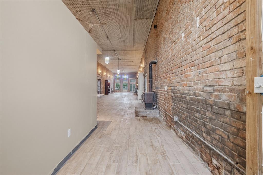 2 S Plaza Street Property Photo 27