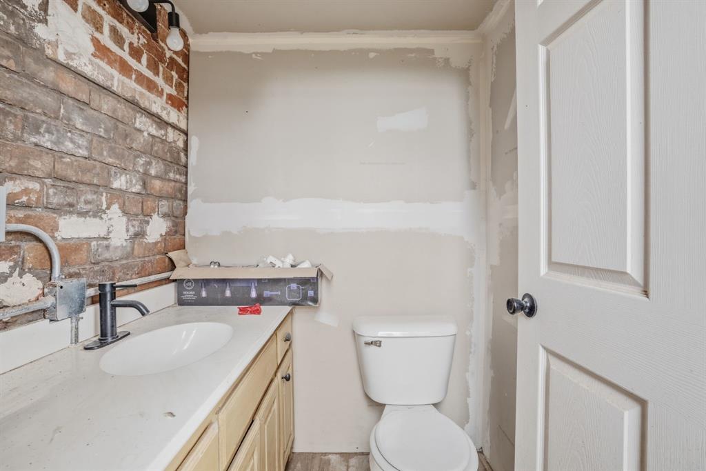 2 S Plaza Street Property Photo 37