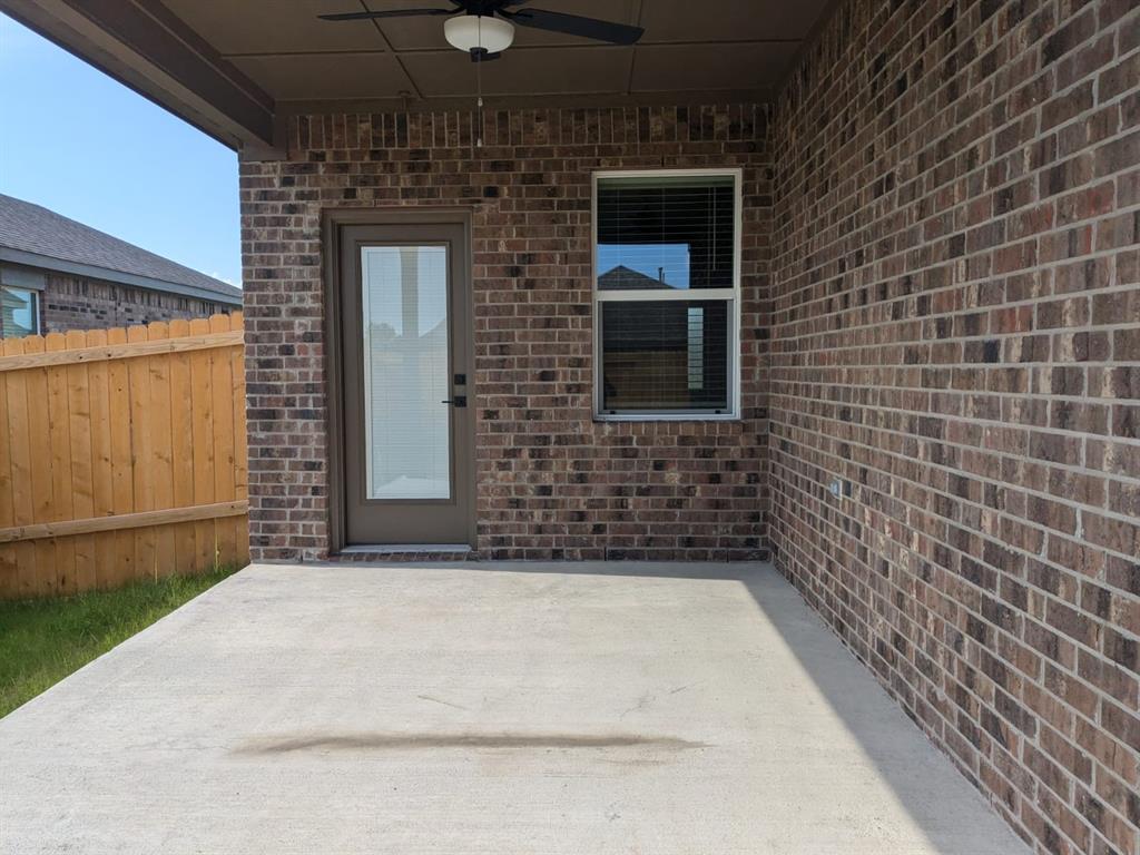 629 Harbor Oaks Drive Property Photo 11