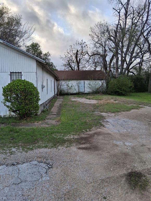 3642 Carpenter Avenue Property Photo 3