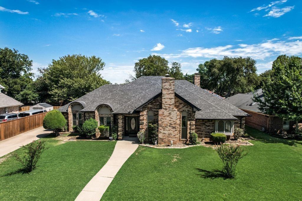 1011 Briar Hill Circle Property Photo 1