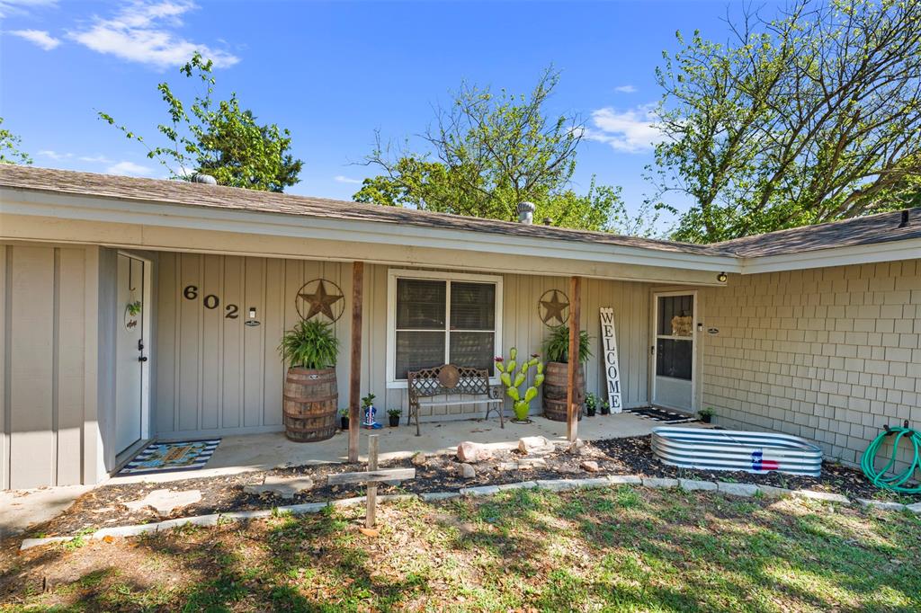 602 Colonial Drive Property Photo 3