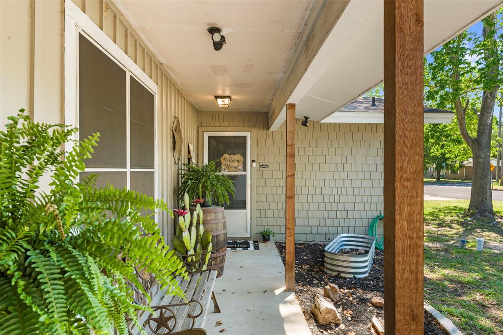 602 Colonial Drive Property Photo 4