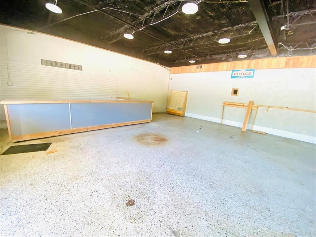 1009 N Bowen Road Property Photo 3