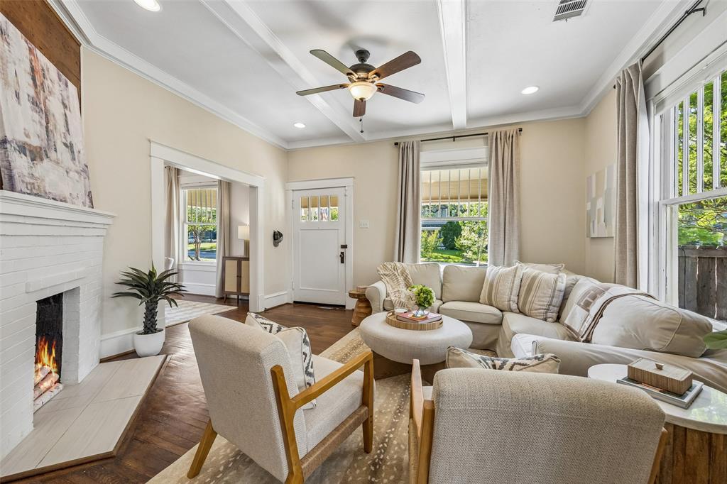 214 S Montclair Avenue Property Photo 3