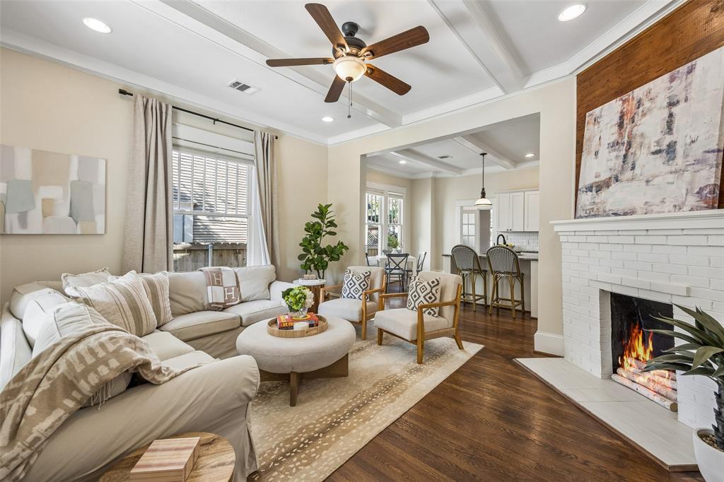 214 S Montclair Avenue Property Photo 4