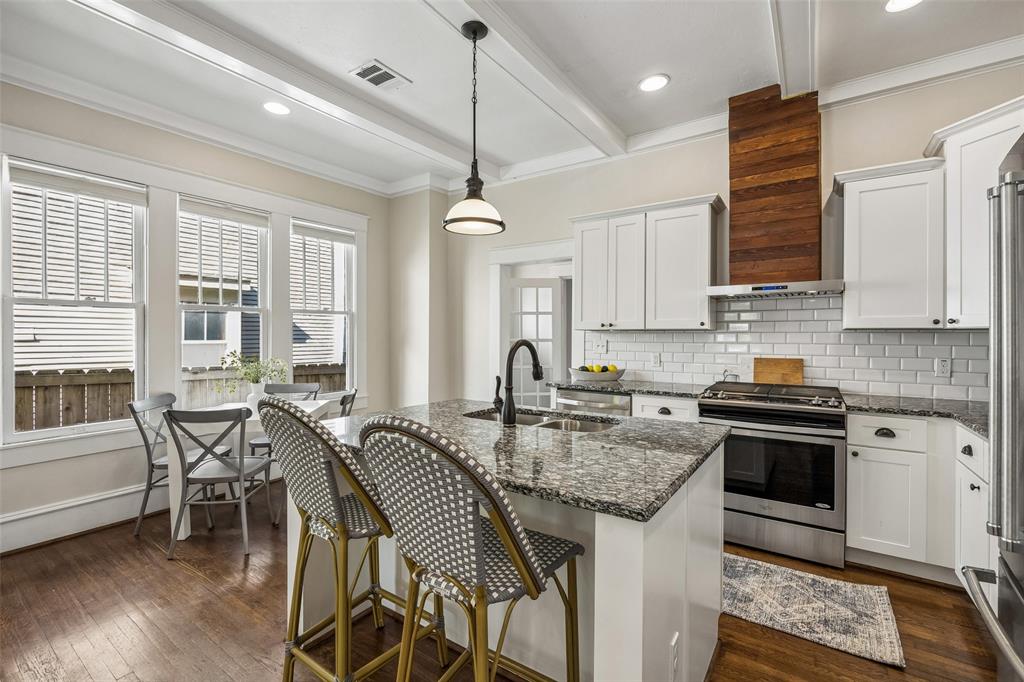 214 S Montclair Avenue Property Photo 8