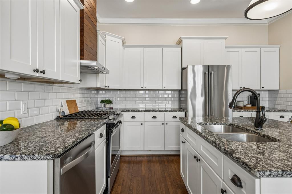214 S Montclair Avenue Property Photo 9