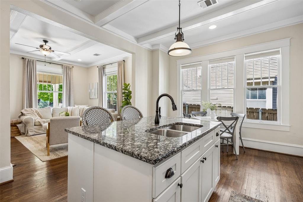 214 S Montclair Avenue Property Photo 10
