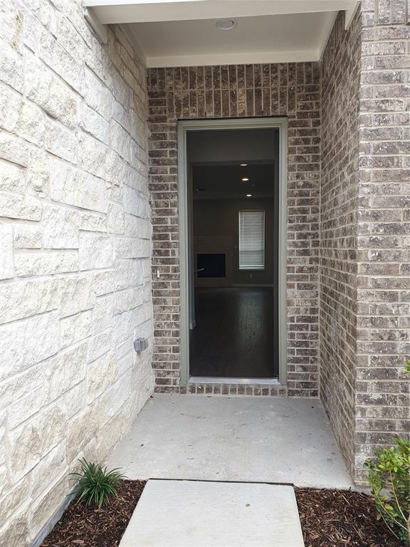 8266 Primrose Way Property Photo 4