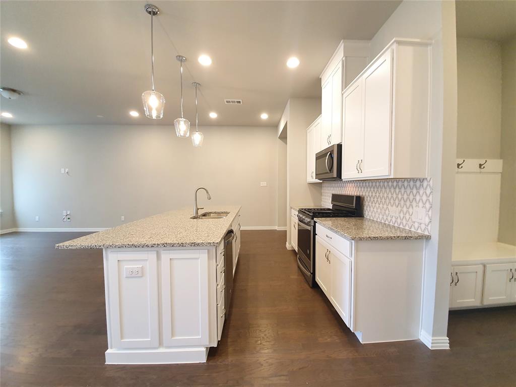 8266 Primrose Way Property Photo 6
