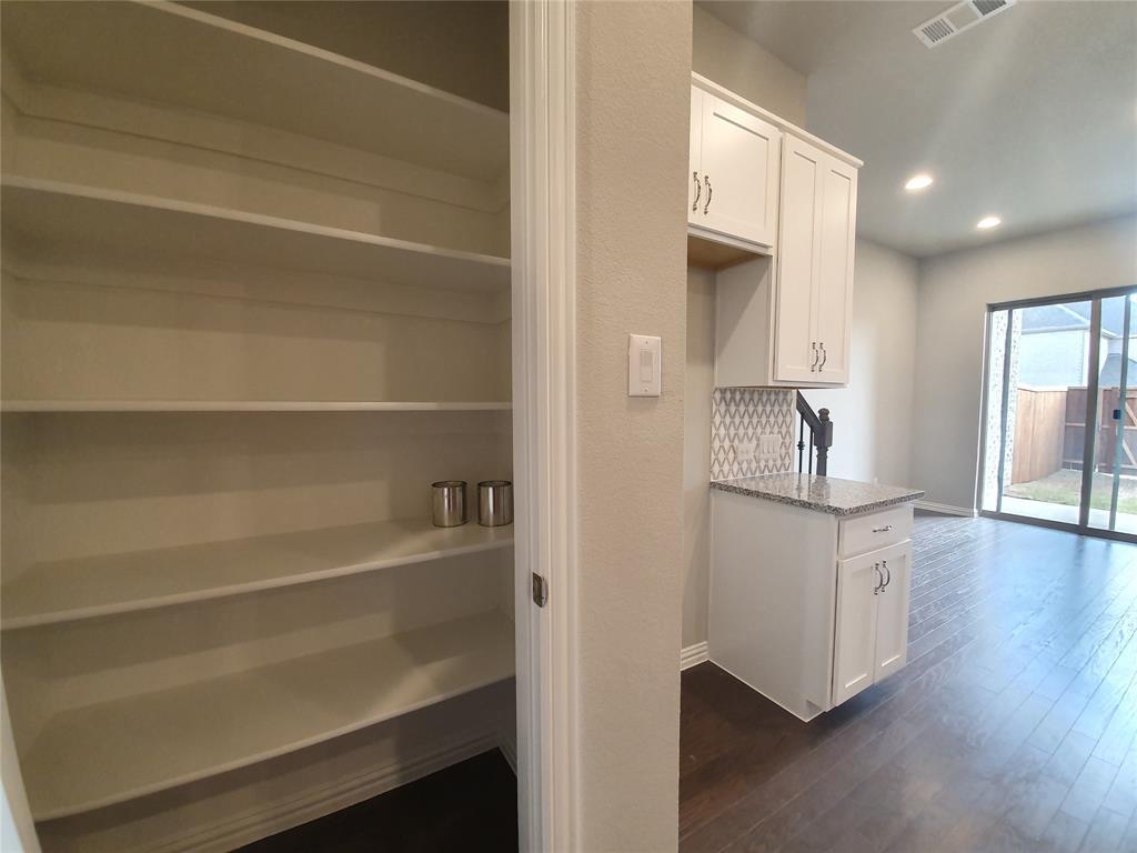 8266 Primrose Way Property Photo 9