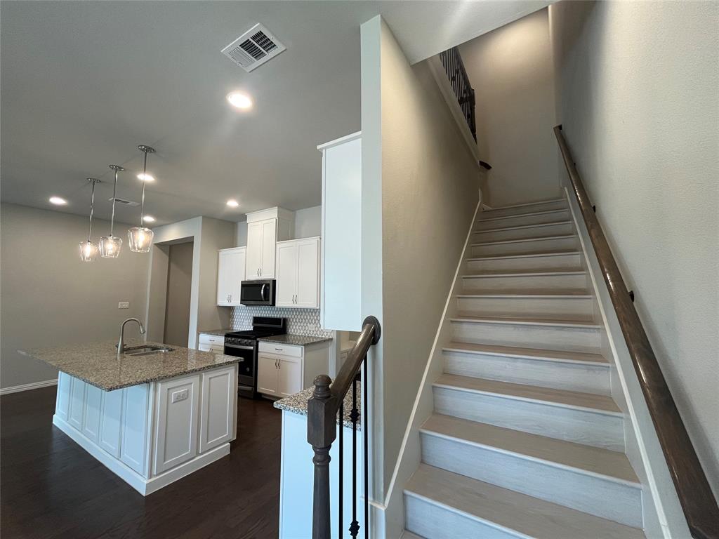 8266 Primrose Way Property Photo 12