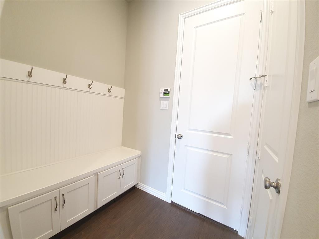 8266 Primrose Way Property Photo 26