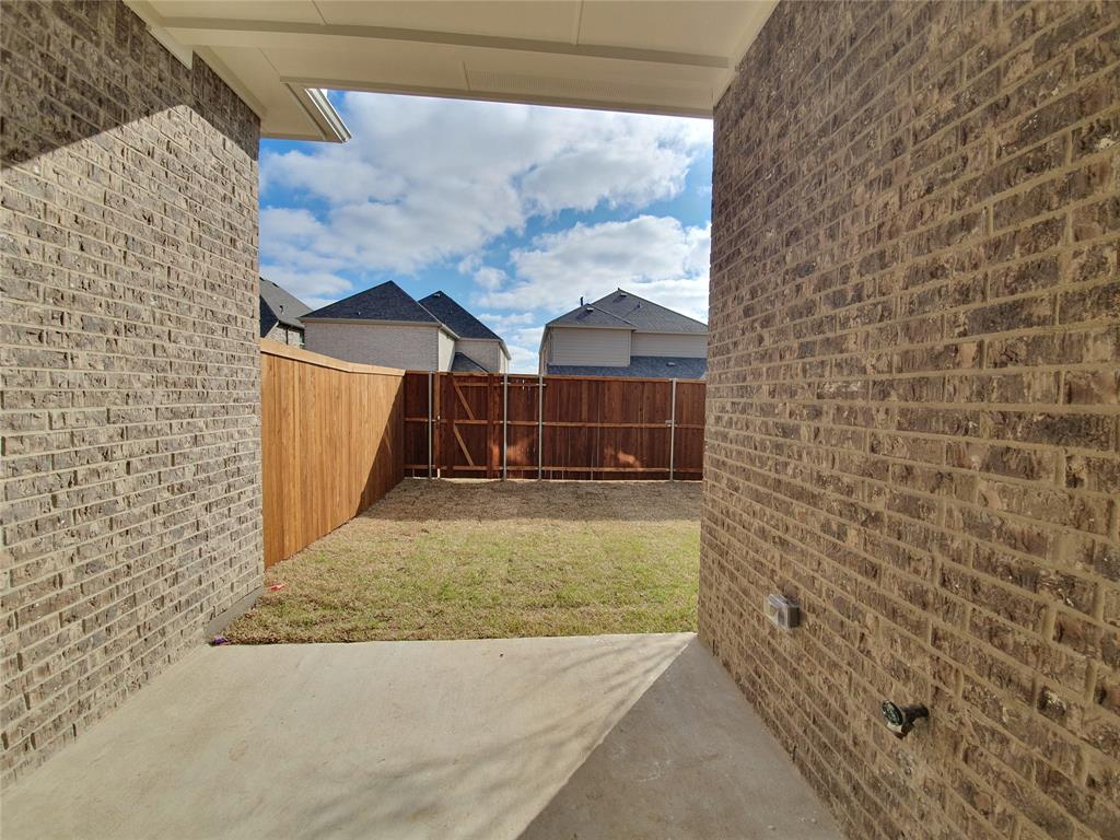 8266 Primrose Way Property Photo 28