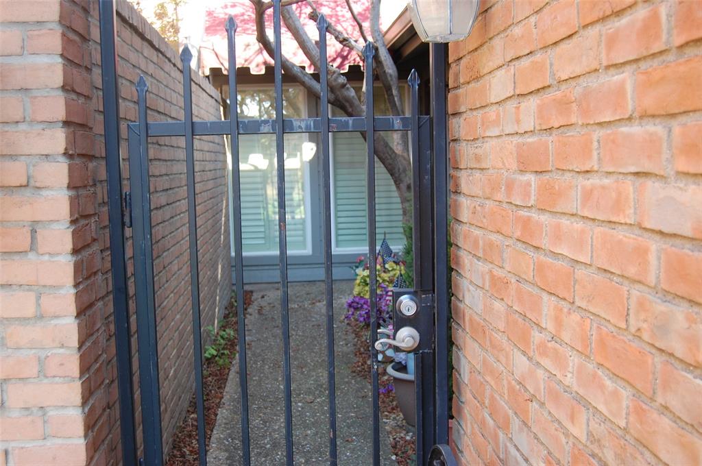 708 Carriage Way Property Photo 2