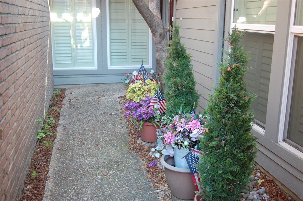 708 Carriage Way Property Photo 3