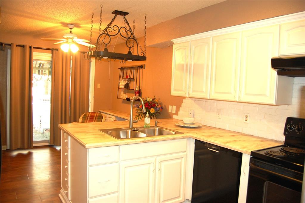 708 Carriage Way Property Photo 11