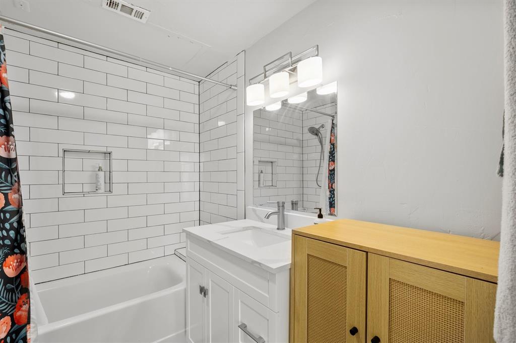 3550 Country Square Drive 111 Property Photo 19