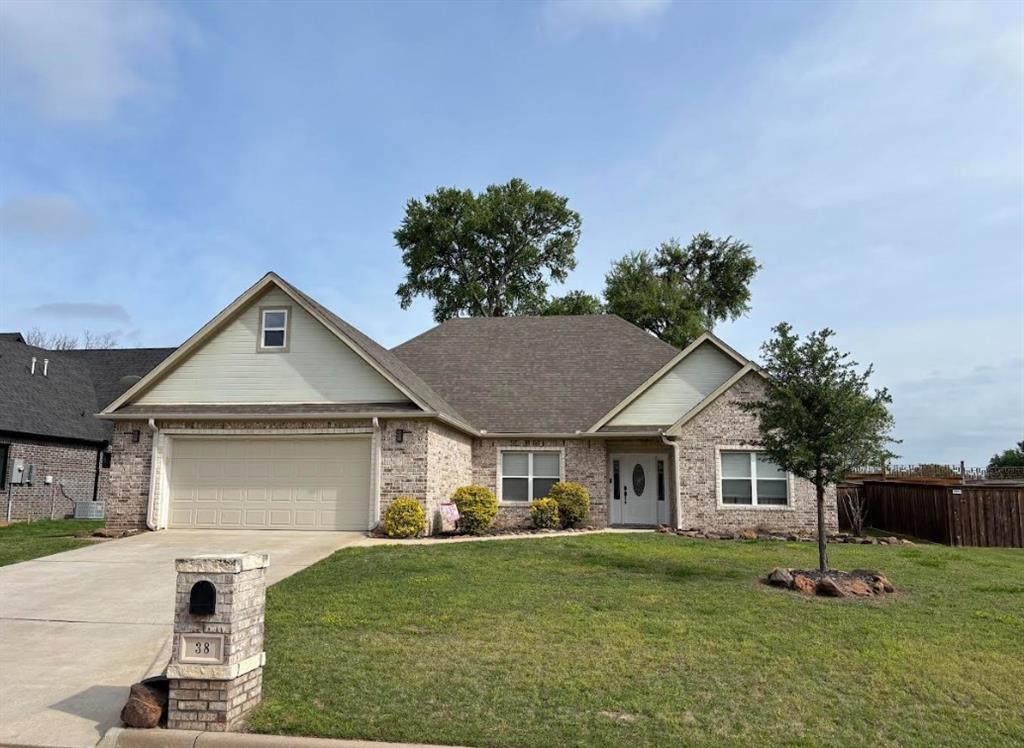 38 Lone Oak Boulevard Property Photo 1