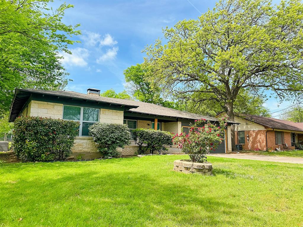 801 N Douglas Avenue Property Photo 1
